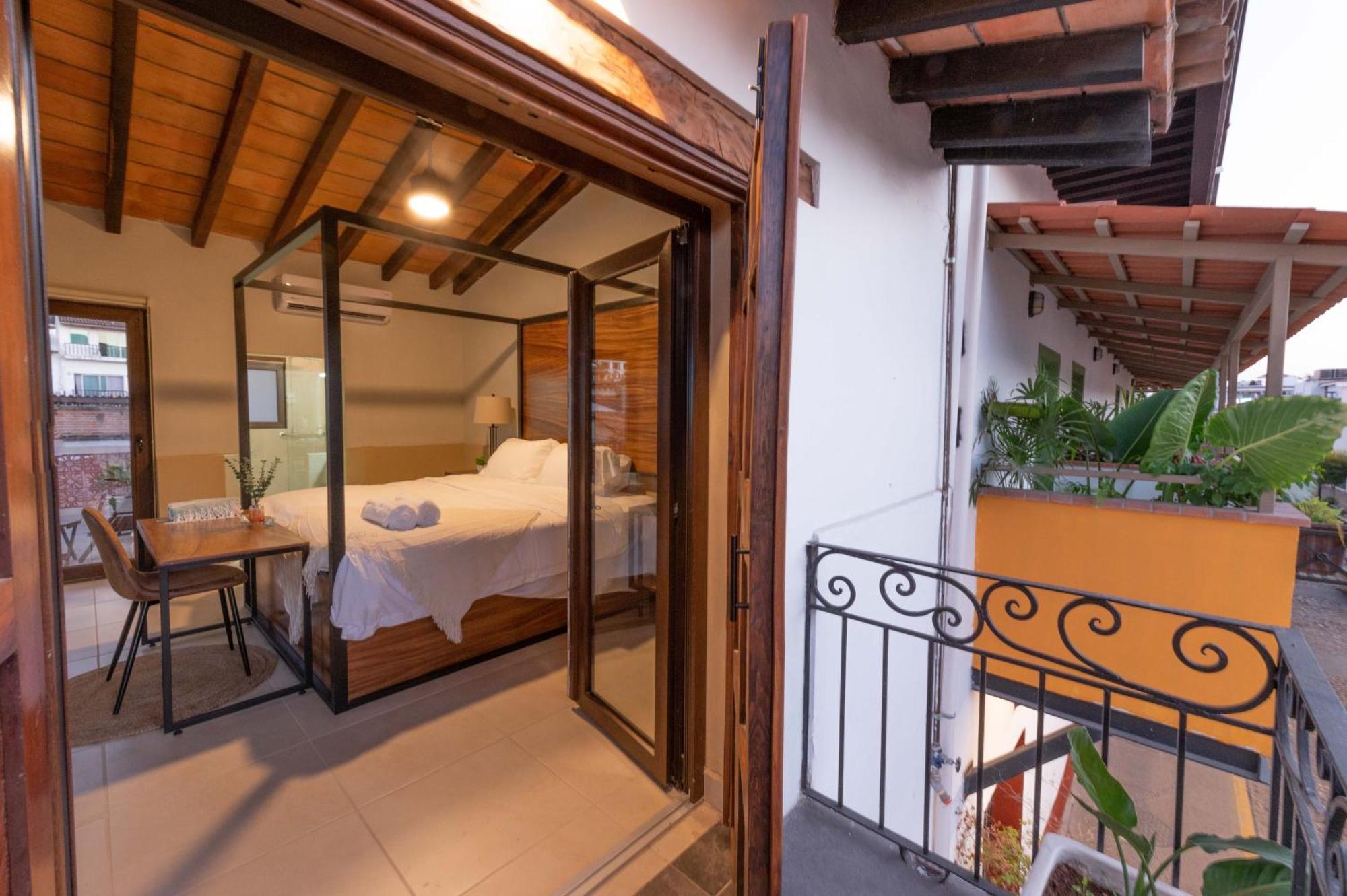 Casa Victoria Malecon - Adults Only Hotel Puerto Vallarta Exterior photo