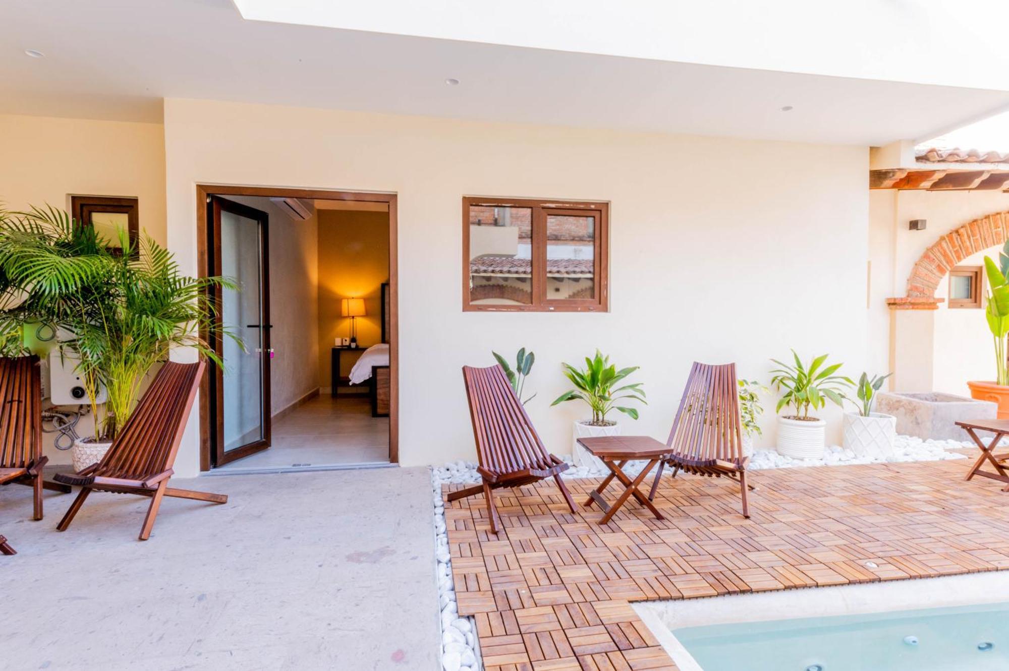 Casa Victoria Malecon - Adults Only Hotel Puerto Vallarta Exterior photo